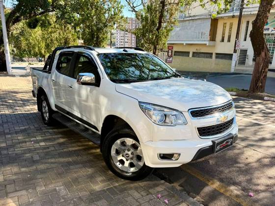 CHEVROLET S10 2.5 LTZ 4X4 CD 16V FLEX 4P MANUAL CHEVROLET S10 2.5 LTZ 4X4 CD 16V FLEX 4P MANUAL
